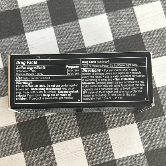 MAC Cosmetics NC12 Studio Fix Fluid SPF 15 Foundation - Picture 8 of 9